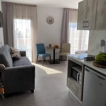 Ellenapa Apts & Apartment *