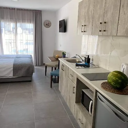 Ellenapa Apts &