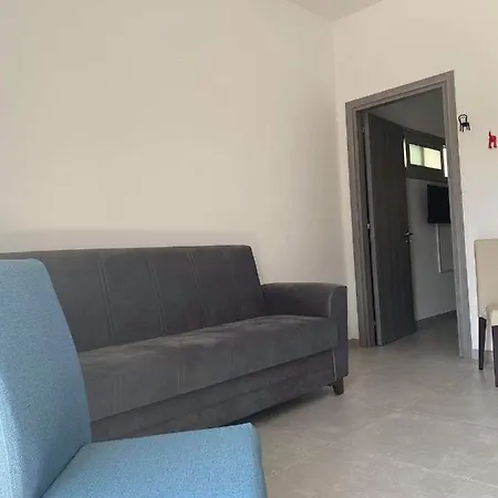 Ellenapa Apts & Apartment *