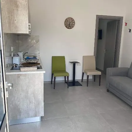 Ellenapa Apts &