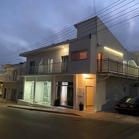 Ellenapa Apts & Apartment *