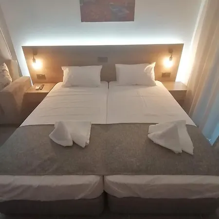 Ellenapa Apts &