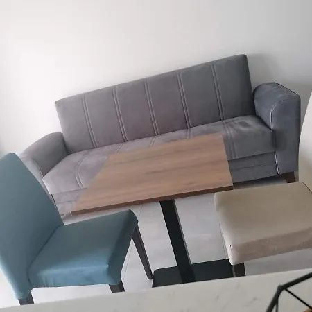 Ellenapa Apts &