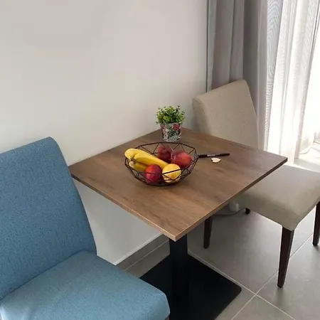 Ellenapa Apts & Apartment *